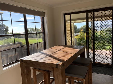 Berds Nest - Kalgoorlie Accommodation 0