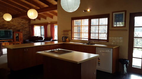 Beulah By The Lake - Kalgoorlie Accommodation 3