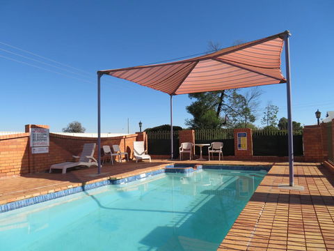 Bishop's Lodge Motor Inn - Kalgoorlie Accommodation 3