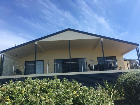 Blakeney Holiday House - Kalgoorlie Accommodation 2