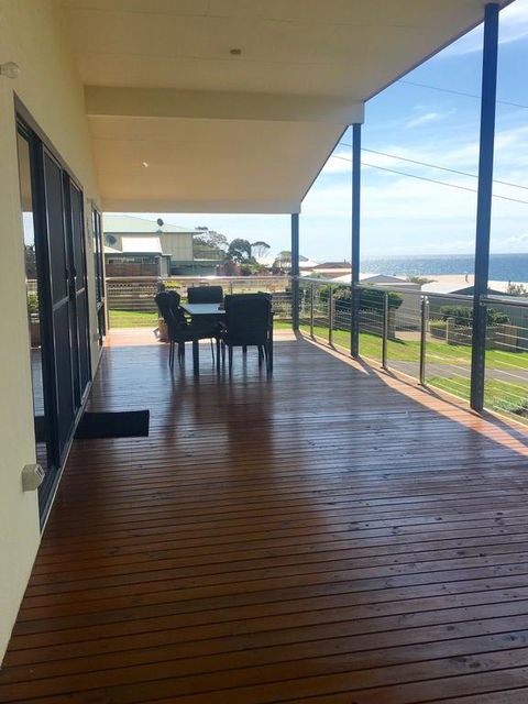 Blakeney Holiday House - Kalgoorlie Accommodation 3