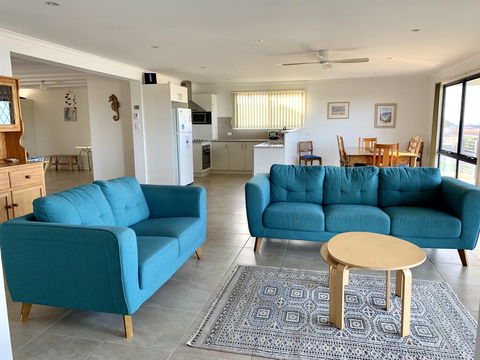 Blakeney Holiday House - Kalgoorlie Accommodation 1