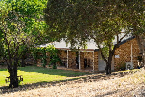 Blickinstal Barossa Valley Retreat - Kalgoorlie Accommodation 3