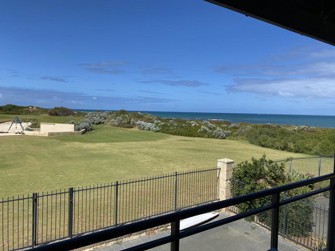 Blue Sky Escapes Seaview Apartment - Kalgoorlie Accommodation 0