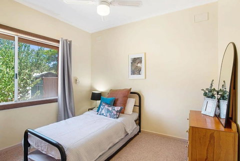 The Peach Tree 2 Bed Home - Kalgoorlie Accommodation 2