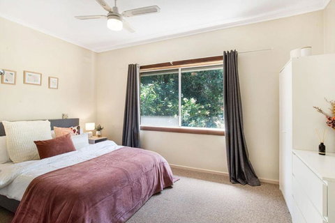 The Peach Tree 2 Bed Home - Kalgoorlie Accommodation 3