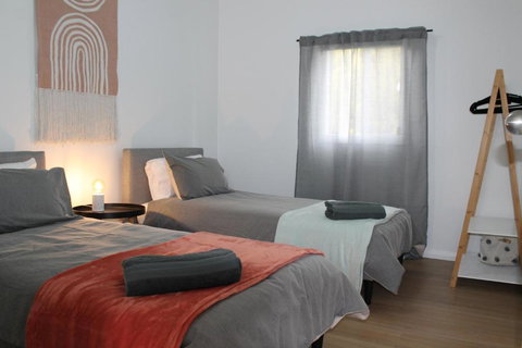 The Renmarkable Cottage - Kalgoorlie Accommodation 3