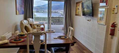 Waterfront Abode - 2 Bedrooms - Kalgoorlie Accommodation 2