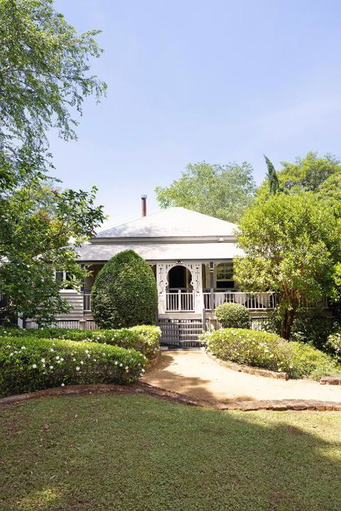 Waterfall Lodge Maleny Timeless Grandeur & Luxury - Kalgoorlie Accommodation 1