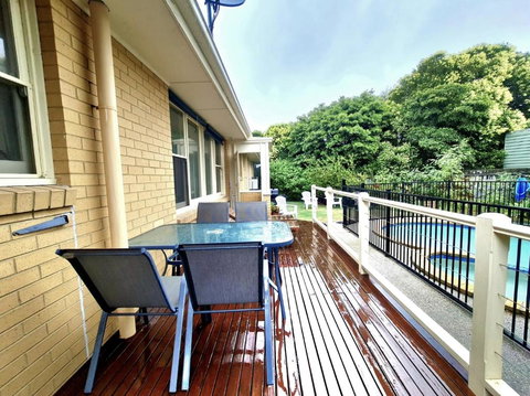 Waterfront Quiet Stay Off Geelong & Avalon Airport - Kalgoorlie Accommodation 3