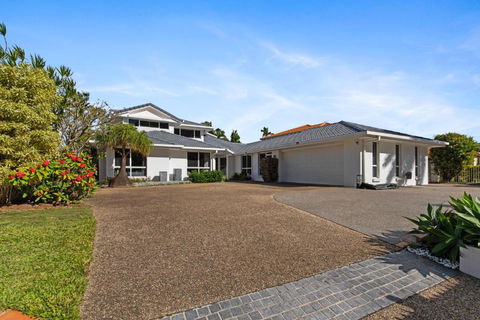 Westlake Getaway - Relaxing Pool & Golf Links - Kalgoorlie Accommodation 1