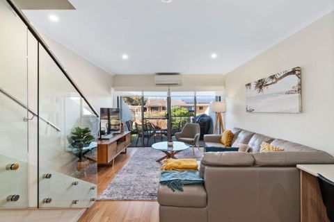 Wharf At North Batemans - Kalgoorlie Accommodation 1