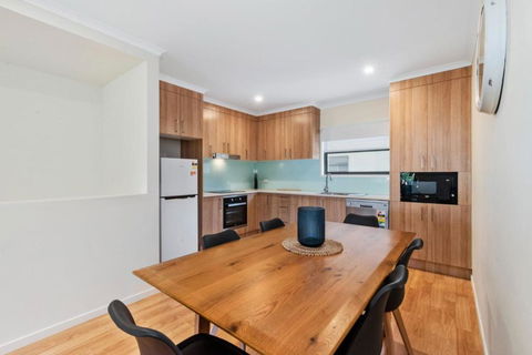 Wharf At North Batemans - Kalgoorlie Accommodation 2