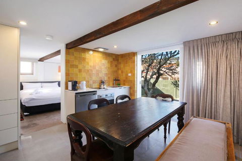 White Beach Studio - Kalgoorlie Accommodation 1