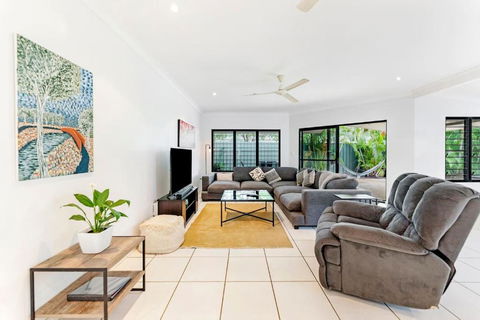 Ah Mat Bungalow - Tropical Darwin Stay With Pool - Kalgoorlie Accommodation 2