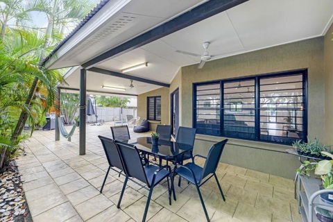 Ah Mat Bungalow - Tropical Darwin Stay With Pool - Kalgoorlie Accommodation 3