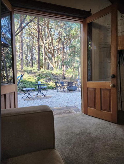 Daylesford FROG HOLLOW ESTATE- The Retreat - Newly Renovated ONE BEDROOM RETREAT With Queen Bed - Kalgoorlie Accommodation 3
