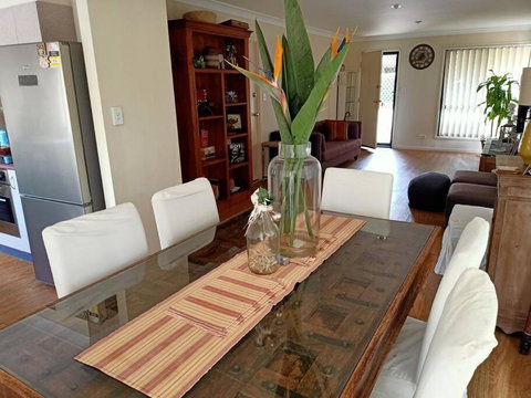 Tingalpa Townhouse Treat - Kalgoorlie Accommodation 3