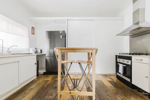 Yarraville Garden Large Home With Yard And Parking - Kalgoorlie Accommodation 1