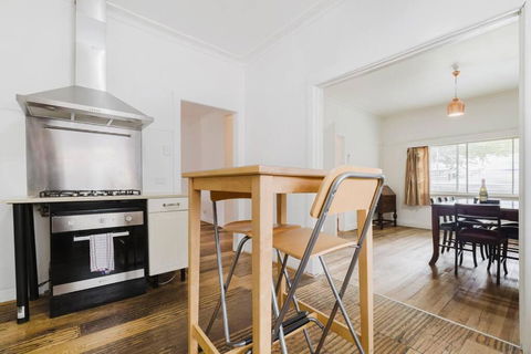 Yarraville Garden Large Home With Yard And Parking - Kalgoorlie Accommodation 2