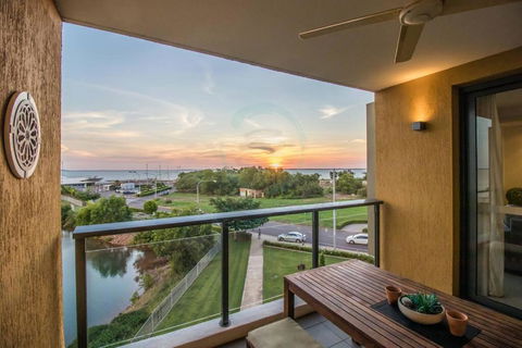 ZEN BY THE OCEAN - 1-BR Executive Biz Retreat - Kalgoorlie Accommodation 0