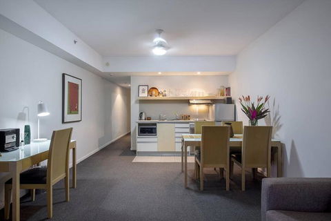 ZEN CITY & SEA Executive 1-BR Suite In Darwin CBD - Kalgoorlie Accommodation 0