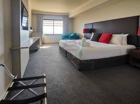 ZEN88 ESPLANADE: Hotel Suite W/ Ocean/Sunset Views - Kalgoorlie Accommodation 1