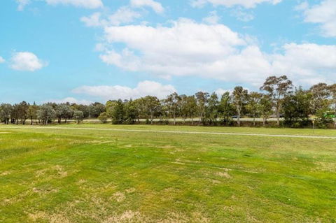 ZMITH Apartment - BROOKE, - Near AIS, GIO Stadium, UC, & Nth - Canberra Hospital - Kalgoorlie Accommodation 3