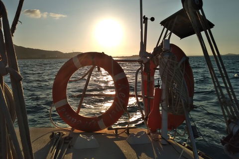 Townsville Small Group Early Morning Sailing Cruise Boat Tour Charter Hire - Kalgoorlie Accommodation 0