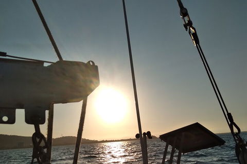 Townsville Small Group Early Morning Sailing Cruise Boat Tour Charter Hire - Kalgoorlie Accommodation 5