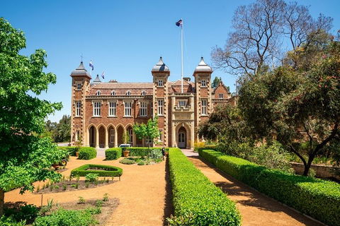 Perth Scavenger Hunt: Perched On A Swan - Kalgoorlie Accommodation 0